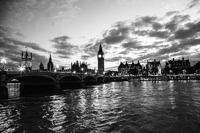 51859-black_and_white_london.width-800